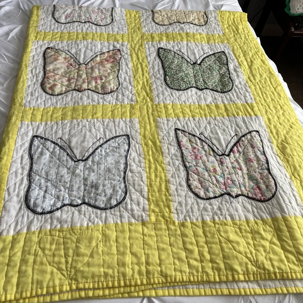 VTG Handmade Quilt Butterfly Appliqué 96 X 70‎ Light Yellow Frame - READ